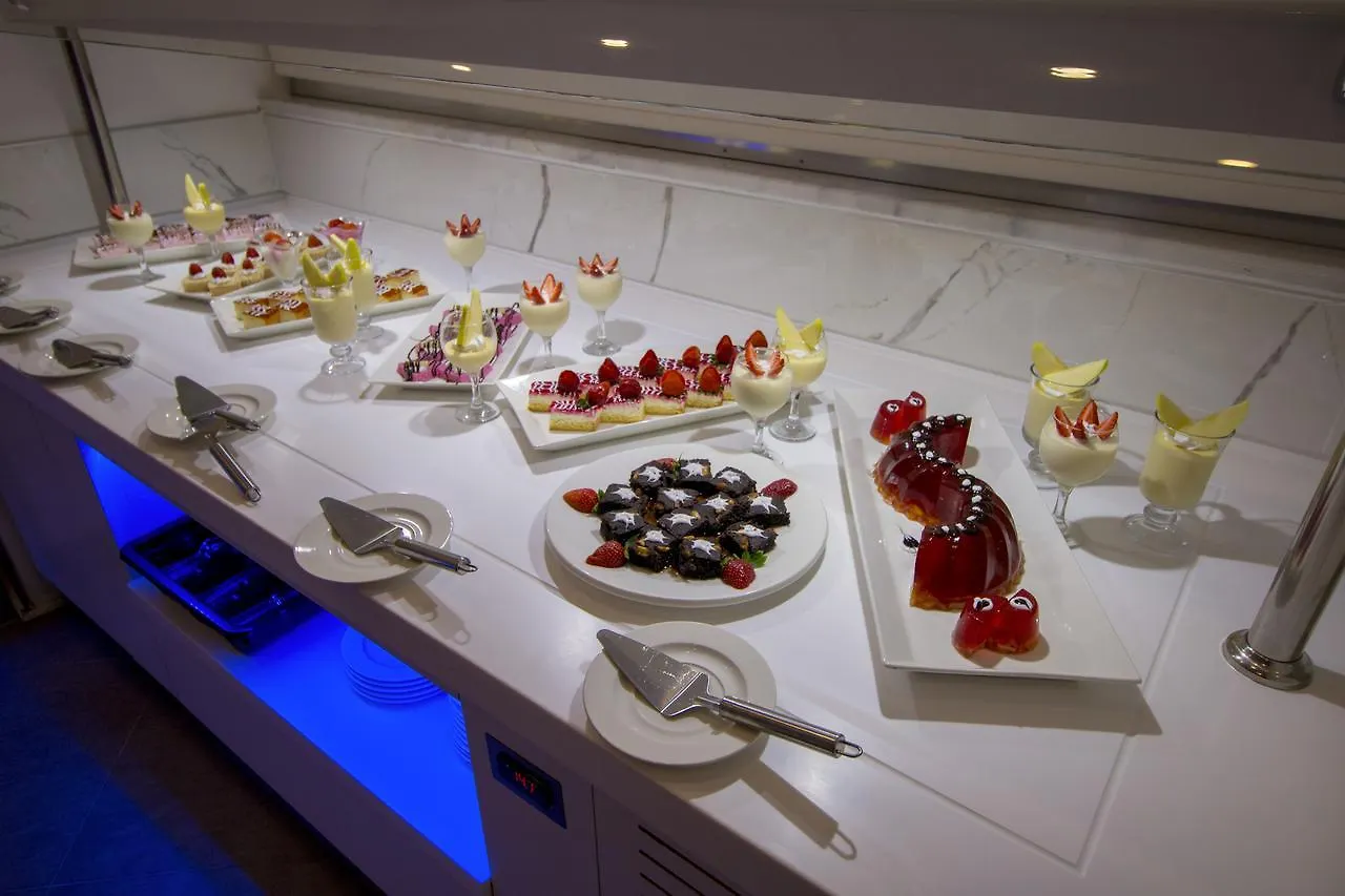 איסמלר Munamar Beach Residence (Adults Only) מלון